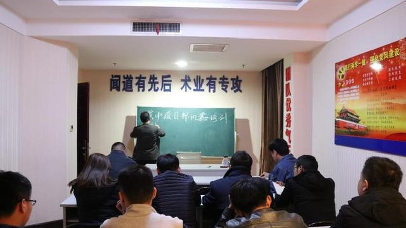 高压电工证培训费用包含教材吗