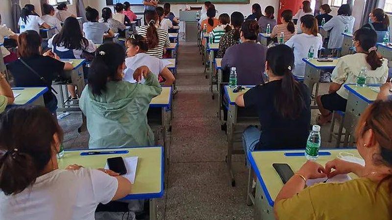 注册消防工程师培训费用主要由以下几个方面构成：